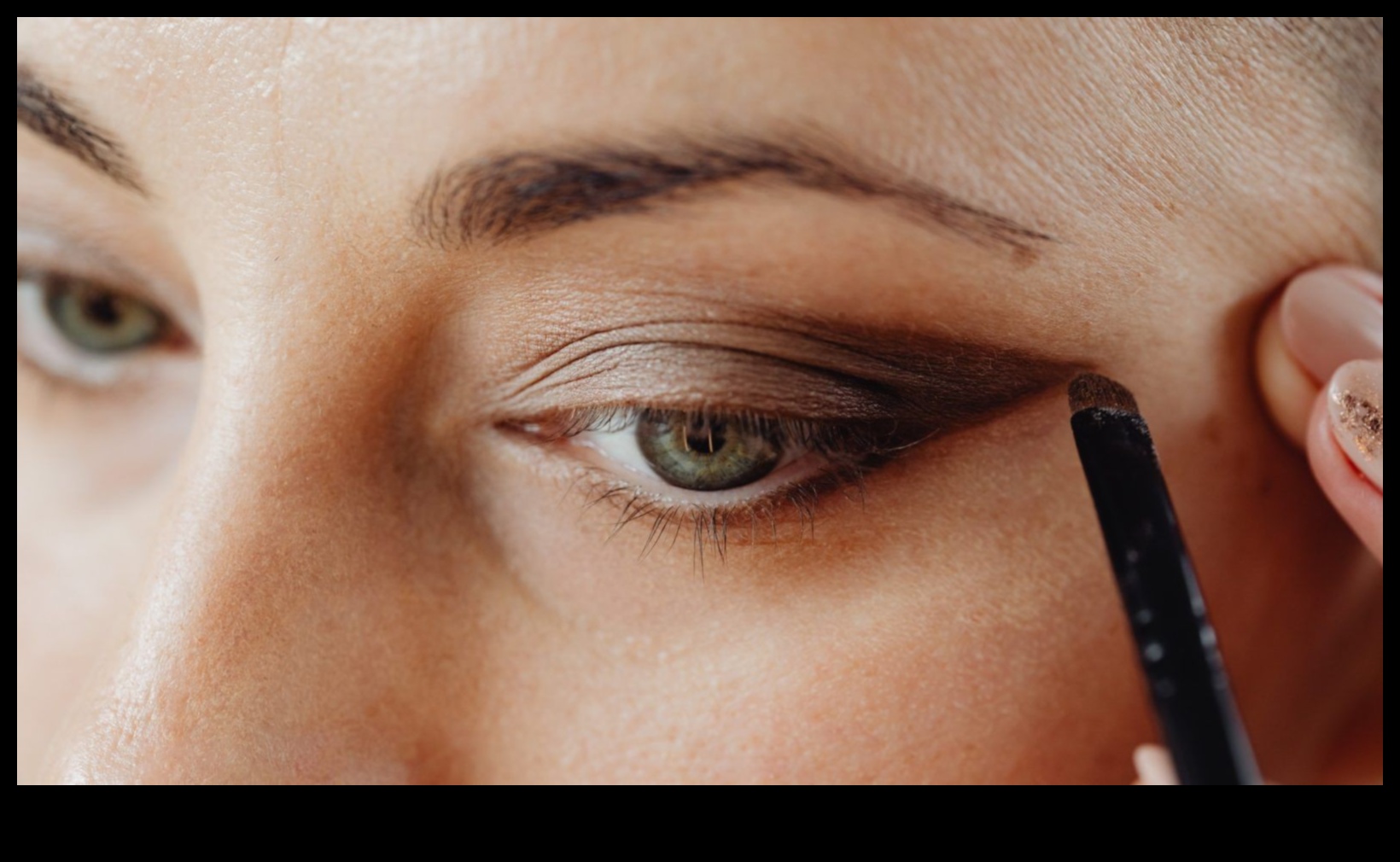 The Art of Party-Perfect Eyes: Playing with Colors and Textures for Maximum Impact