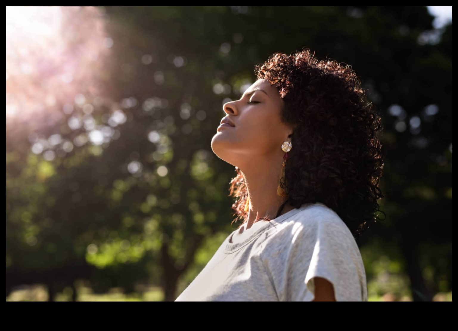 The Impact of Light: Enhancing Your Features with Natural Makeup and Strategic Lighting