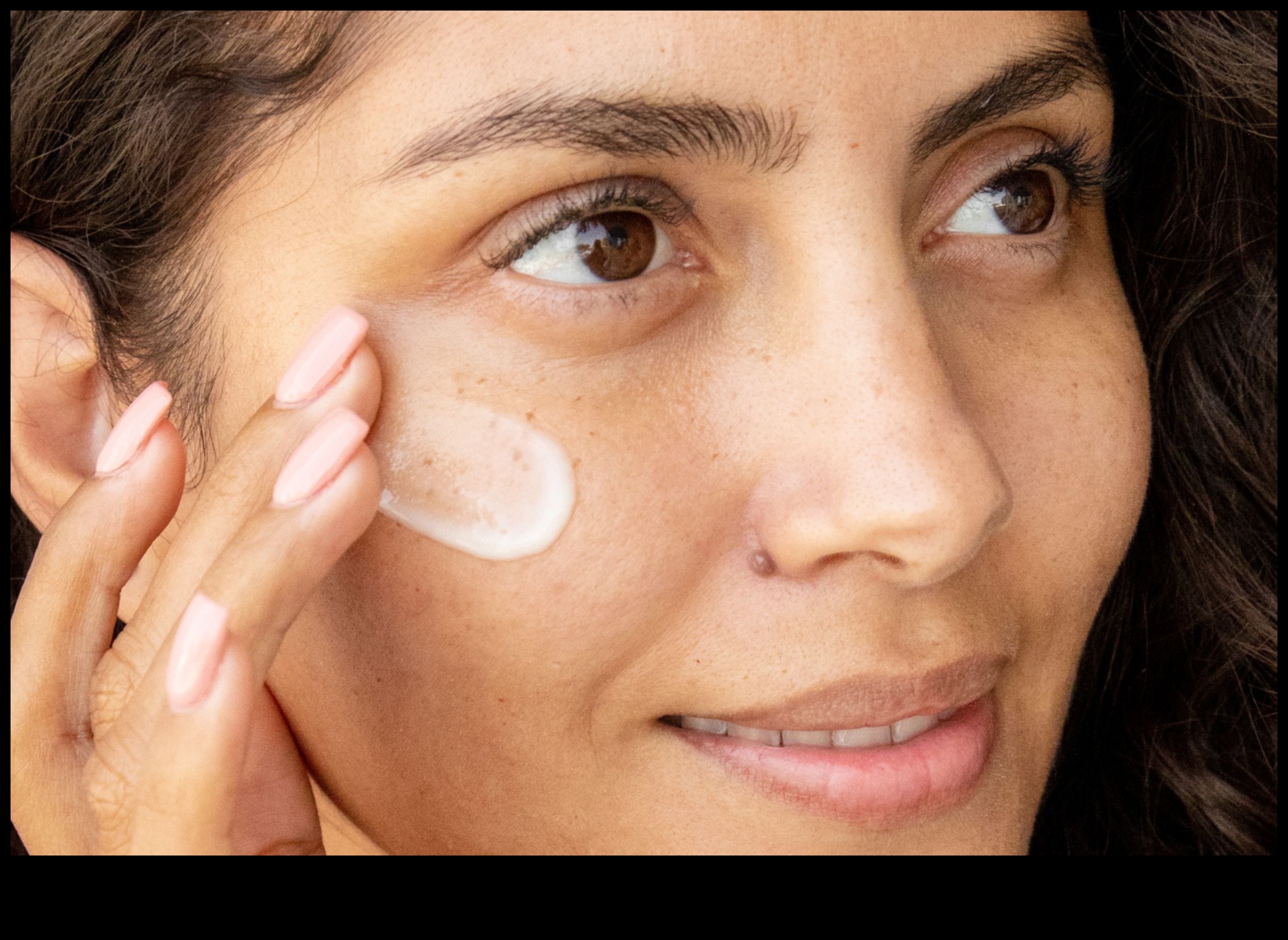 The Power of Natural Ingredients: Nurturing Your Skin with Clean Beauty Makeup