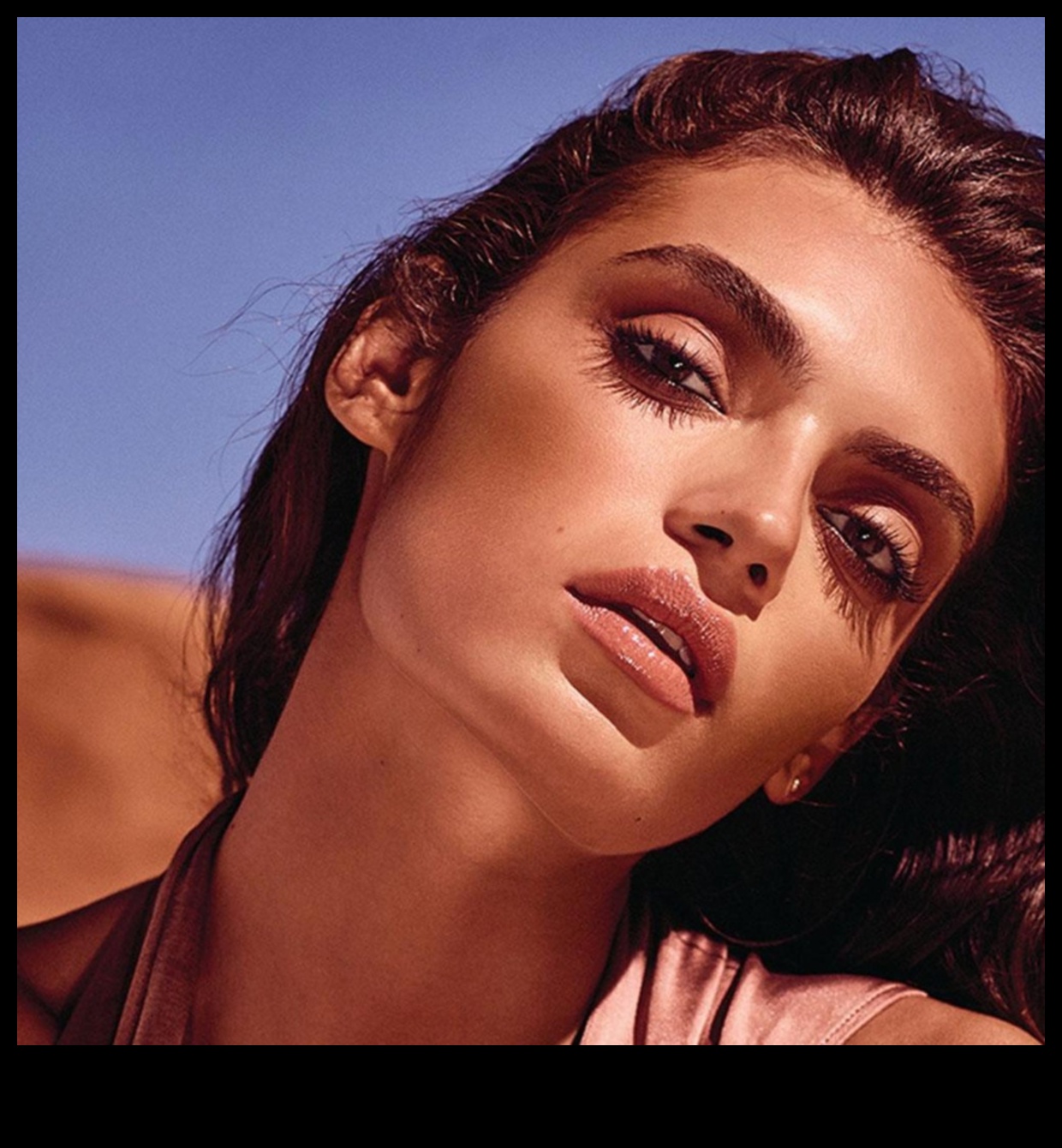 The Power of Neutrals: Achieving a Soft and Natural Look with Bronzer