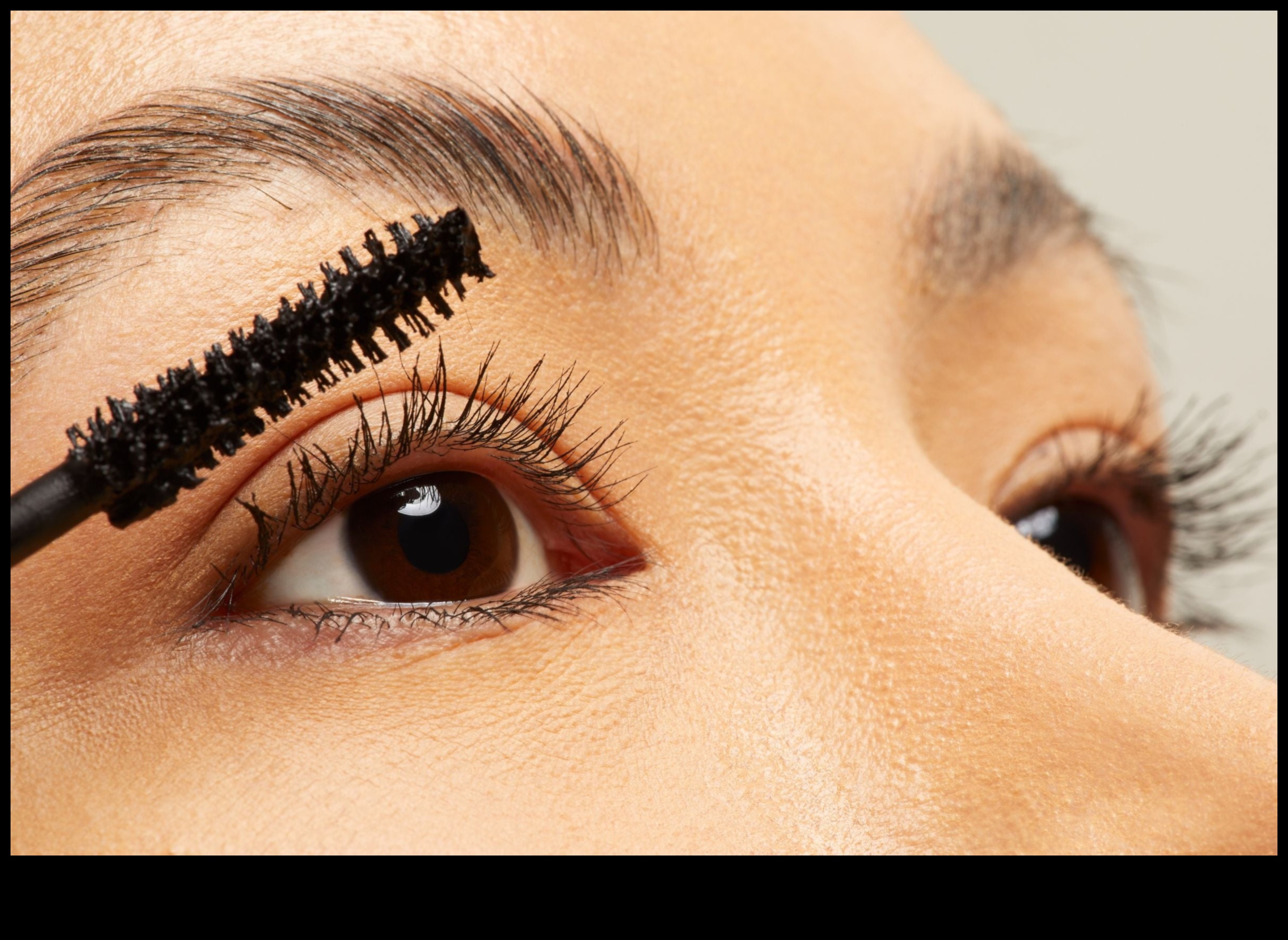 The Power of Neutrals: Achieving a Soft and Natural Look with Mascara
