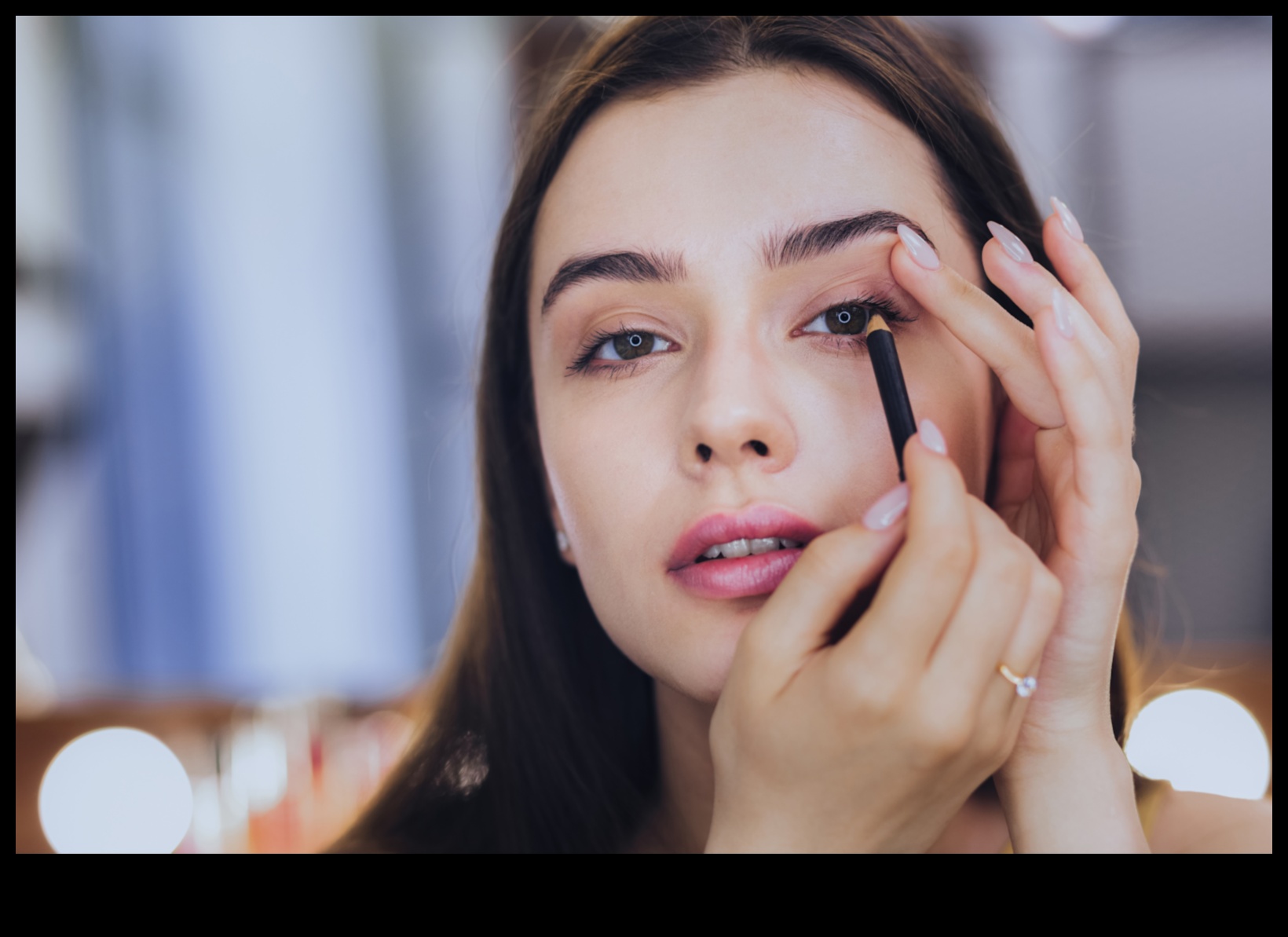 Tightlining Techniques: Enhancing Your Lash Line with Precision