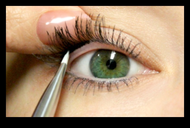 Tightlining Techniques: Enhancing Your Lash Line with Precision