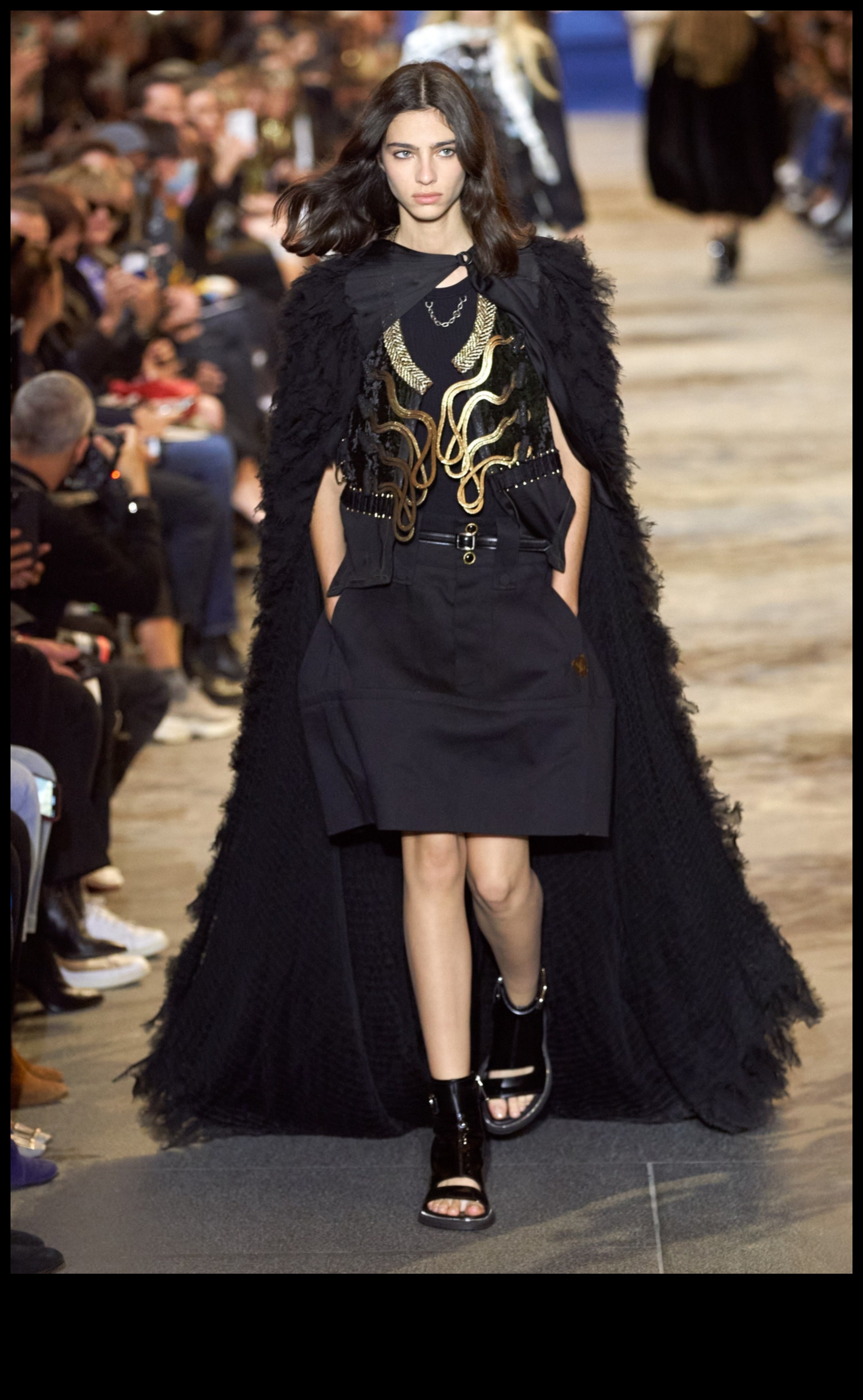 Vogue Visions A Photographic Journey Through the Latest Fashion Trends 5 Vogue Visions: Unveiling Trends Through Photography