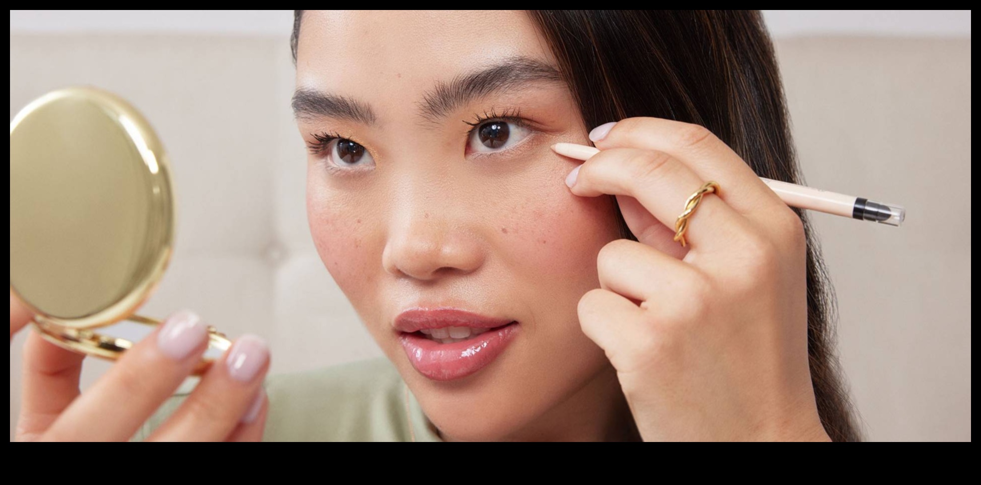 Waterline Wonders: Tips for Applying Eyeliner to the Inner Rim