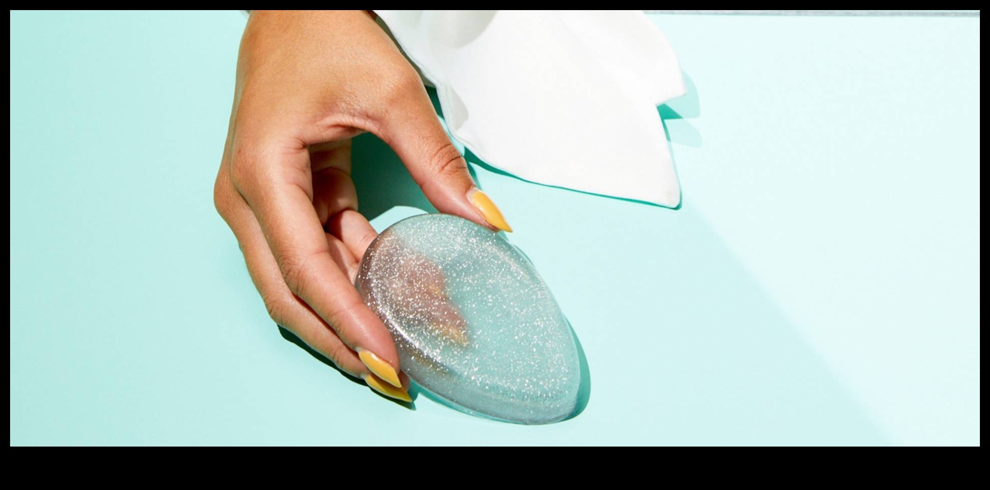 Silicone Sponges vs. Traditional Blenders: Which Tool Reigns Supreme?